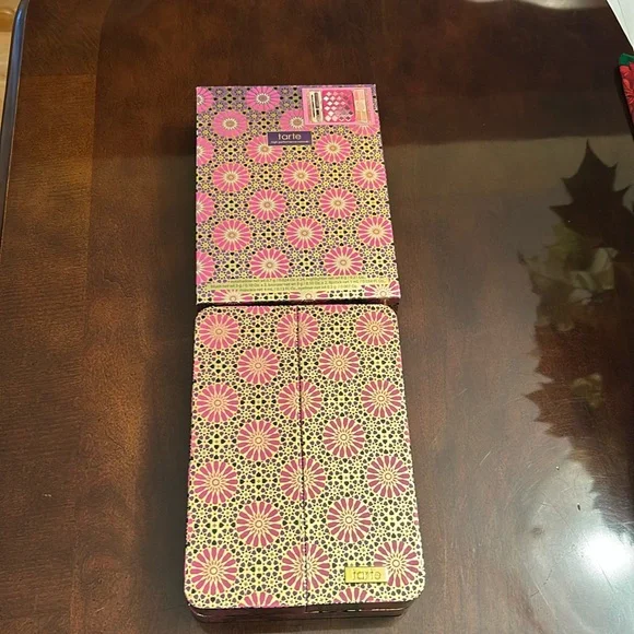 Tarte Treasure Box Collector’s set - Picture 2 of 8